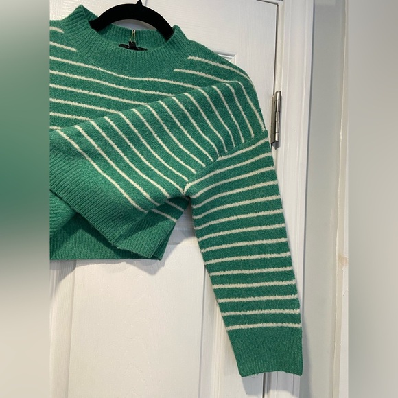 NWT Tilly’s Love Tree Size L Oversized Cropped Green Striped Pullover Sweater - Picture 4 of 12
